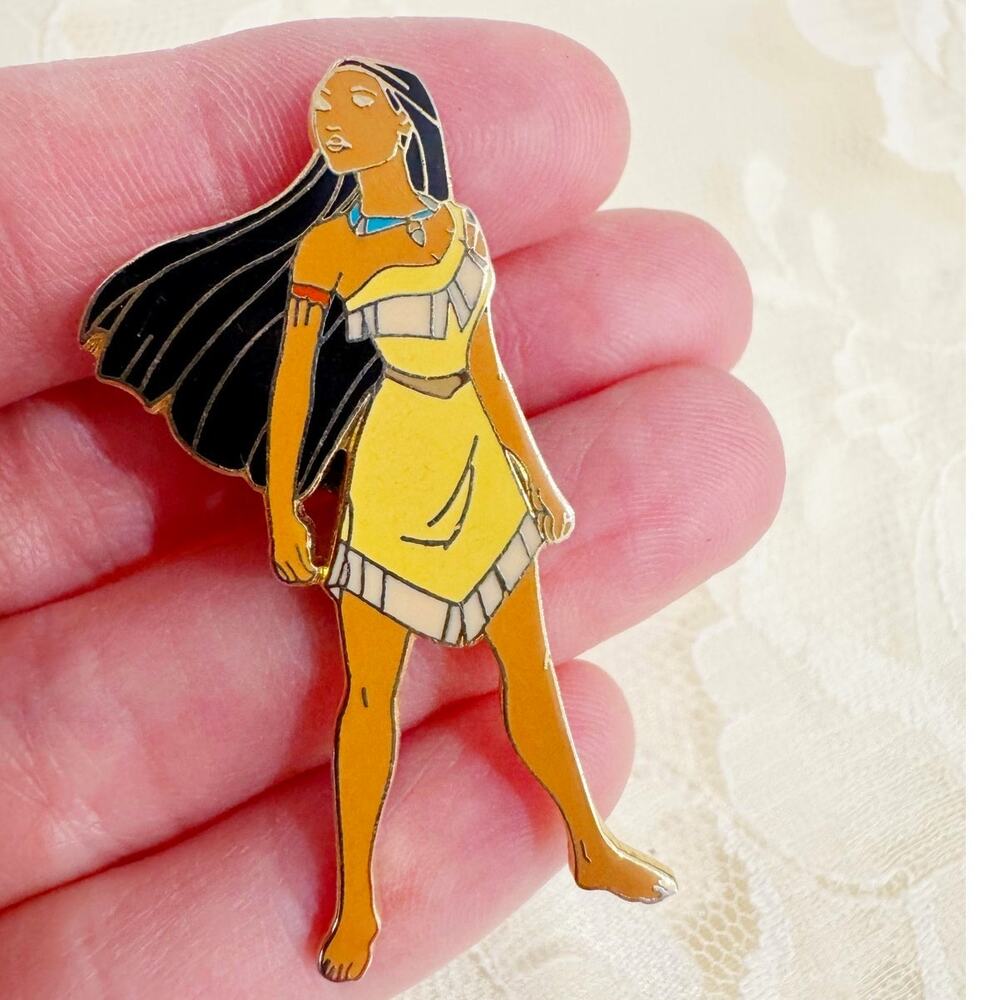 Disney Pocahontas Enamel Pin – Classic Full Body Design